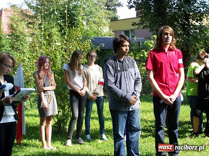 Zdjęcie w galerii na portalu naszraciborz.pl: Uczniowie G5 uczcili pamięć zamordowanych we wrześniu 1939 roku wiadomości z regionu