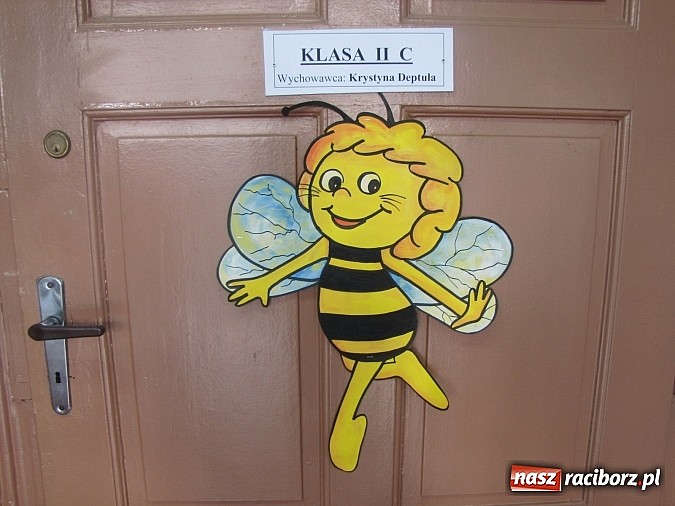 Zdjęcie w galerii na portalu naszraciborz.pl: 7 oddziałów klas pierwszych i drugich SP 1 w nowym budynku przy Cecylii wiadomości z regionu