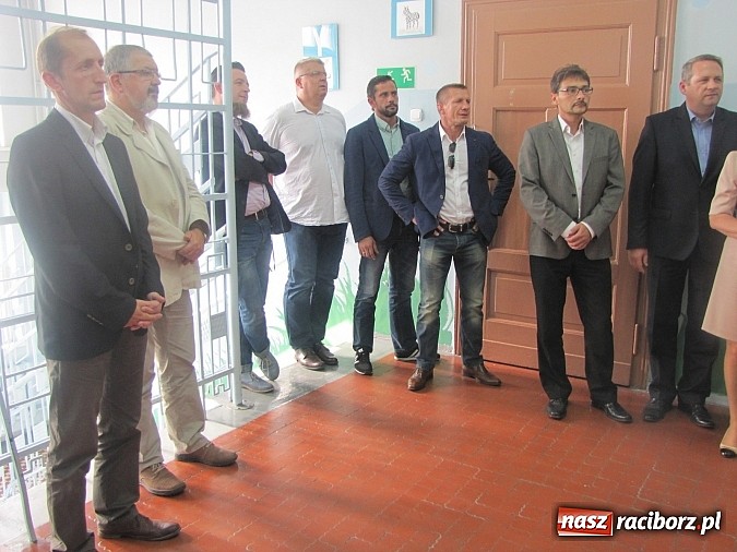 Zdjęcie w galerii na portalu naszraciborz.pl: 7 oddziałów klas pierwszych i drugich SP 1 w nowym budynku przy Cecylii wiadomości z regionu