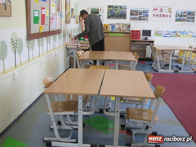 Zdjęcie w galerii na portalu naszraciborz.pl: 7 oddziałów klas pierwszych i drugich SP 1 w nowym budynku przy Cecylii wiadomości z regionu