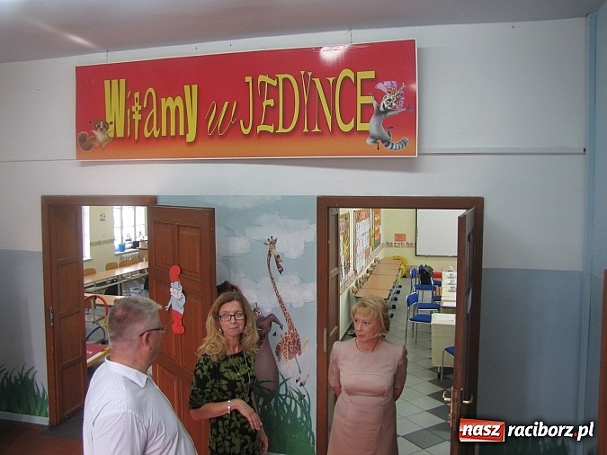 Zdjęcie w galerii na portalu naszraciborz.pl: 7 oddziałów klas pierwszych i drugich SP 1 w nowym budynku przy Cecylii wiadomości z regionu