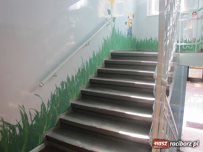 Zdjęcie w galerii na portalu naszraciborz.pl: 7 oddziałów klas pierwszych i drugich SP 1 w nowym budynku przy Cecylii wiadomości z regionu