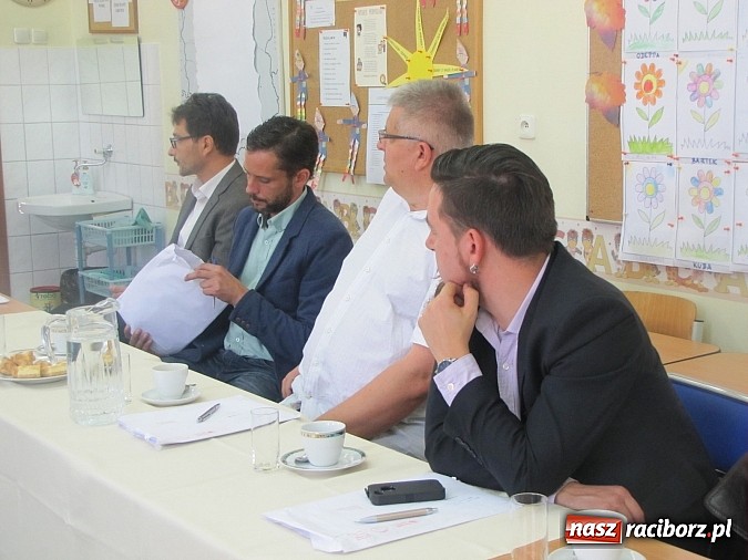 Zdjęcie w galerii na portalu naszraciborz.pl: 7 oddziałów klas pierwszych i drugich SP 1 w nowym budynku przy Cecylii wiadomości z regionu