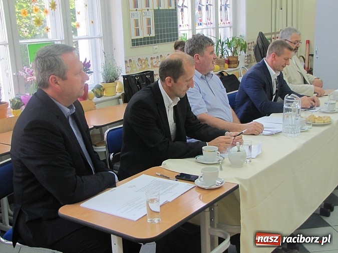 Zdjęcie w galerii na portalu naszraciborz.pl: 7 oddziałów klas pierwszych i drugich SP 1 w nowym budynku przy Cecylii wiadomości z regionu