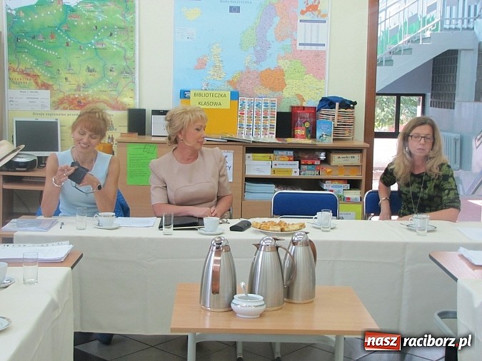 Zdjęcie w galerii na portalu naszraciborz.pl: 7 oddziałów klas pierwszych i drugich SP 1 w nowym budynku przy Cecylii wiadomości z regionu