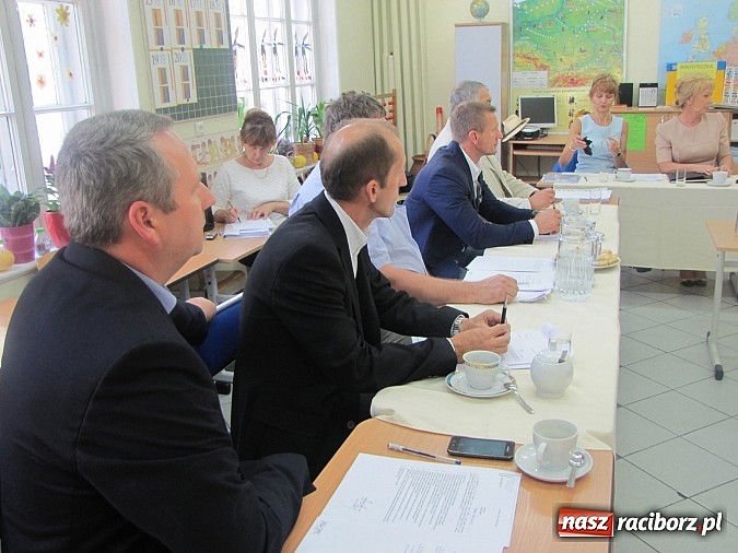 Zdjęcie w galerii na portalu naszraciborz.pl: 7 oddziałów klas pierwszych i drugich SP 1 w nowym budynku przy Cecylii wiadomości z regionu