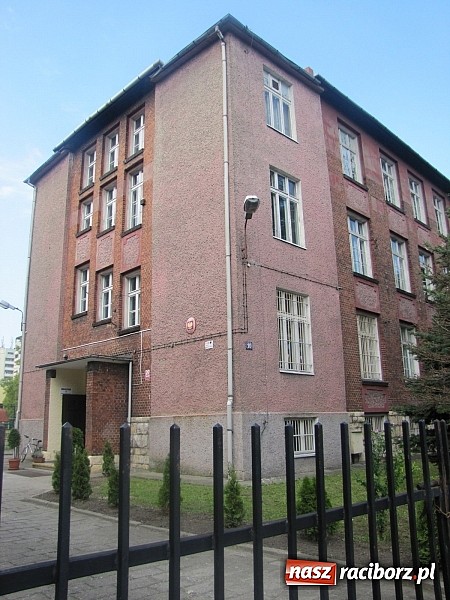 Zdjęcie w galerii na portalu naszraciborz.pl: 7 oddziałów klas pierwszych i drugich SP 1 w nowym budynku przy Cecylii wiadomości z regionu