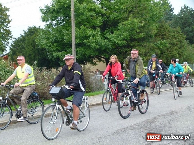 Zdjęcie w galerii na portalu naszraciborz.pl: Rajd rowerowy na otwarcie punktu widokowego wiadomości z regionu