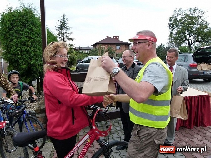 Zdjęcie w galerii na portalu naszraciborz.pl: Rajd rowerowy na otwarcie punktu widokowego wiadomości z regionu