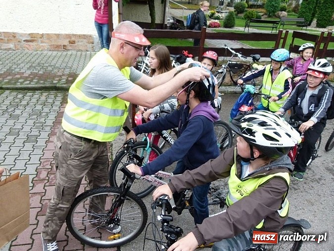 Zdjęcie w galerii na portalu naszraciborz.pl: Rajd rowerowy na otwarcie punktu widokowego wiadomości z regionu