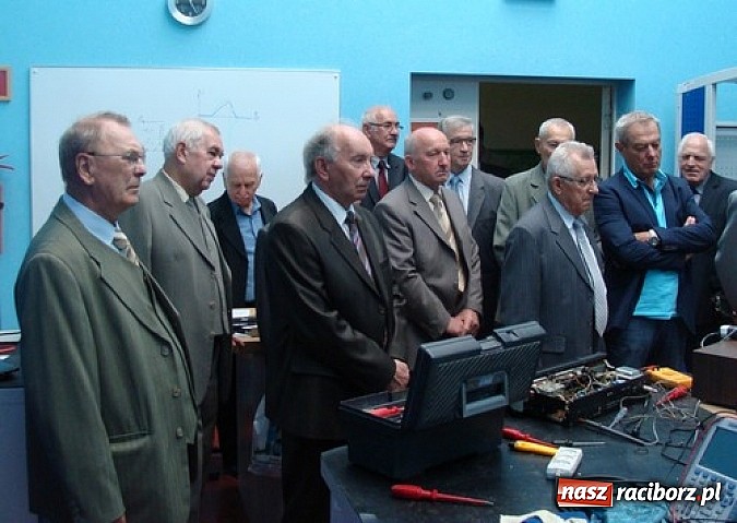 Zdjęcie w galerii na portalu naszraciborz.pl: Z wizytą w Mechaniku 50 lat po maturze... wiadomości z regionu