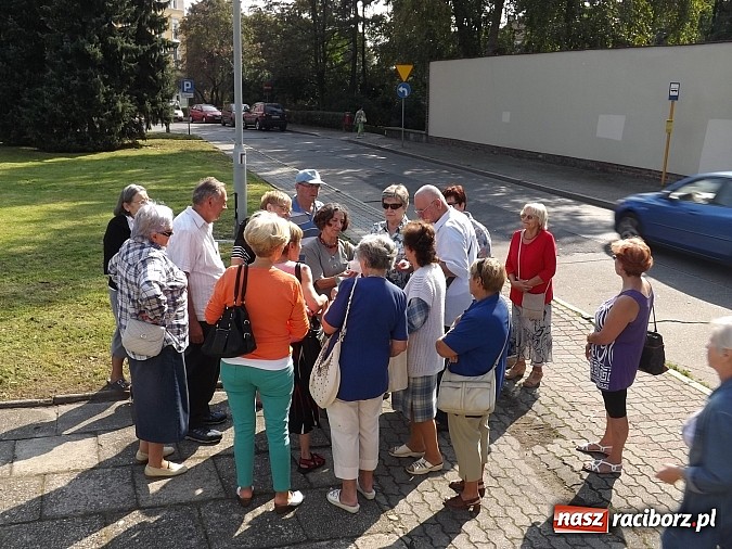 Zdjęcie w galerii na portalu naszraciborz.pl: Emeryci wybrali się na spacer po Raciborzu wiadomości z regionu