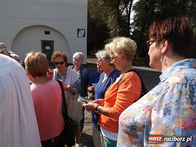 Zdjęcie w galerii na portalu naszraciborz.pl: Emeryci wybrali się na spacer po Raciborzu wiadomości z regionu