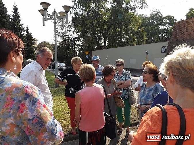 Zdjęcie w galerii na portalu naszraciborz.pl: Emeryci wybrali się na spacer po Raciborzu wiadomości z regionu