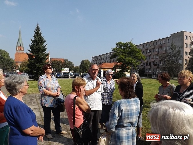Zdjęcie w galerii na portalu naszraciborz.pl: Emeryci wybrali się na spacer po Raciborzu wiadomości z regionu