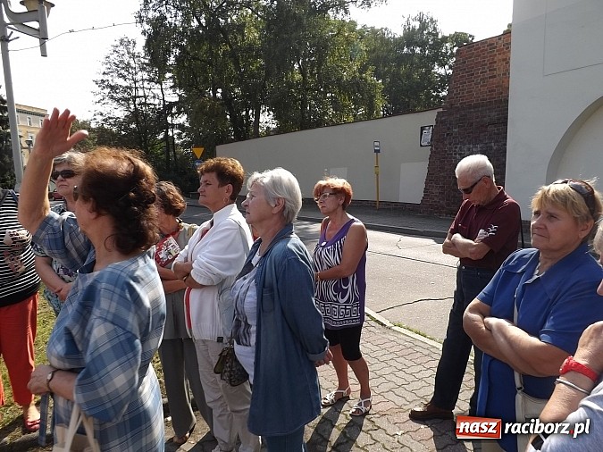 Zdjęcie w galerii na portalu naszraciborz.pl: Emeryci wybrali się na spacer po Raciborzu wiadomości z regionu