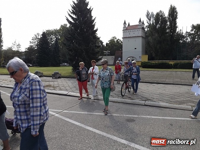 Zdjęcie w galerii na portalu naszraciborz.pl: Emeryci wybrali się na spacer po Raciborzu wiadomości z regionu