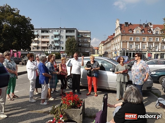 Zdjęcie w galerii na portalu naszraciborz.pl: Emeryci wybrali się na spacer po Raciborzu wiadomości z regionu