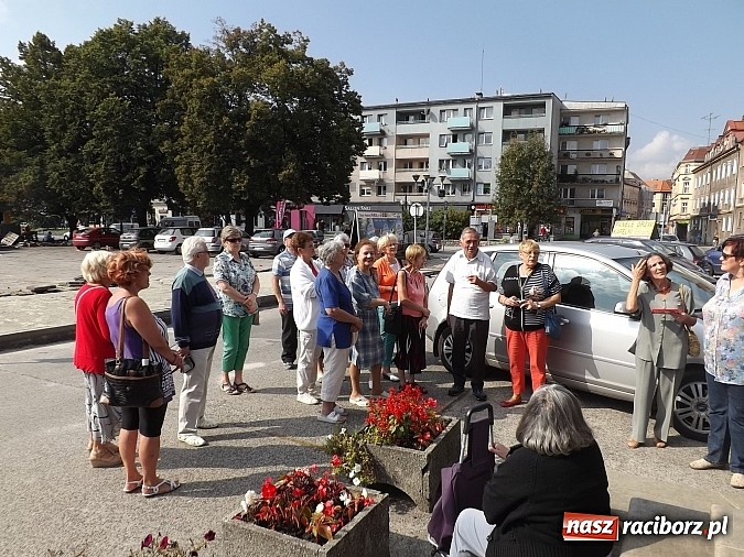 Zdjęcie w galerii na portalu naszraciborz.pl: Emeryci wybrali się na spacer po Raciborzu wiadomości z regionu