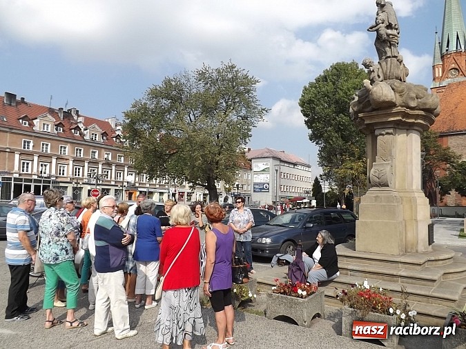 Zdjęcie w galerii na portalu naszraciborz.pl: Emeryci wybrali się na spacer po Raciborzu wiadomości z regionu