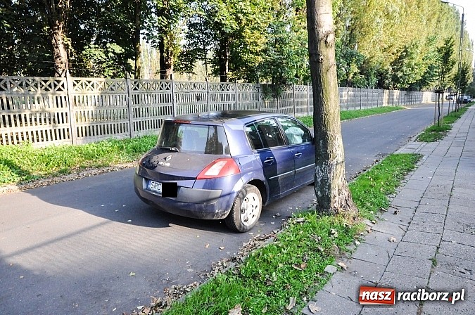 Zdjęcie w galerii na portalu naszraciborz.pl: Kolizja z radiowozem na Rybnickiej. Zderzenie fiata i megane na Szczęśliwej wiadomości z regionu