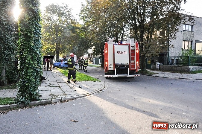 Zdjęcie w galerii na portalu naszraciborz.pl: Kolizja z radiowozem na Rybnickiej. Zderzenie fiata i megane na Szczęśliwej wiadomości z regionu