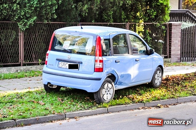Zdjęcie w galerii na portalu naszraciborz.pl: Kolizja z radiowozem na Rybnickiej. Zderzenie fiata i megane na Szczęśliwej wiadomości z regionu