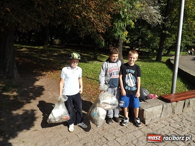 Zdjęcie w galerii na portalu naszraciborz.pl: Raciborzanie sprzątają swój mały świat! wiadomości z regionu
