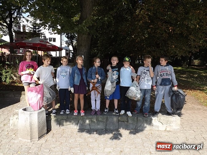 Zdjęcie w galerii na portalu naszraciborz.pl: Raciborzanie sprzątają swój mały świat! wiadomości z regionu