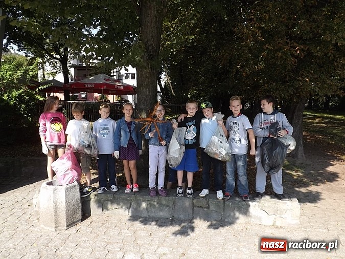 Zdjęcie w galerii na portalu naszraciborz.pl: Raciborzanie sprzątają swój mały świat! wiadomości z regionu