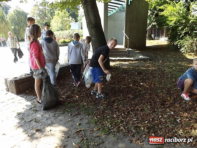 Zdjęcie w galerii na portalu naszraciborz.pl: Raciborzanie sprzątają swój mały świat! wiadomości z regionu