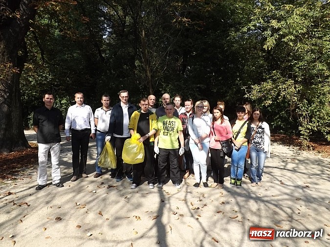 Zdjęcie w galerii na portalu naszraciborz.pl: Raciborzanie sprzątają swój mały świat! wiadomości z regionu