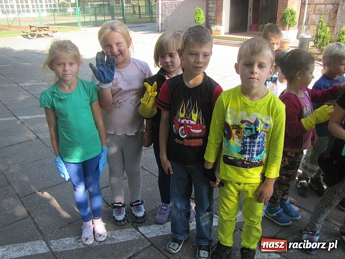 Zdjęcie w galerii na portalu naszraciborz.pl: Raciborzanie sprzątają swój mały świat! wiadomości z regionu