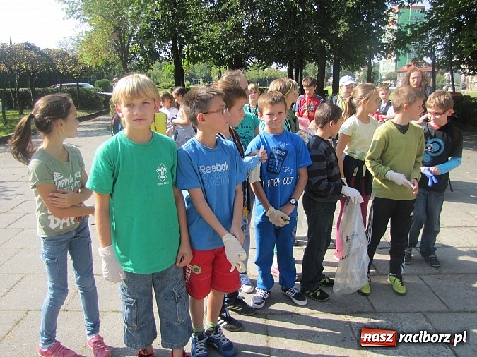 Zdjęcie w galerii na portalu naszraciborz.pl: Raciborzanie sprzątają swój mały świat! wiadomości z regionu
