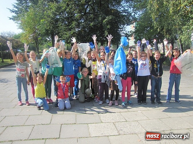 Zdjęcie w galerii na portalu naszraciborz.pl: Raciborzanie sprzątają swój mały świat! wiadomości z regionu