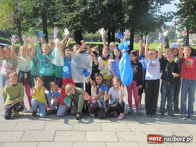 Zdjęcie w galerii na portalu naszraciborz.pl: Raciborzanie sprzątają swój mały świat! wiadomości z regionu