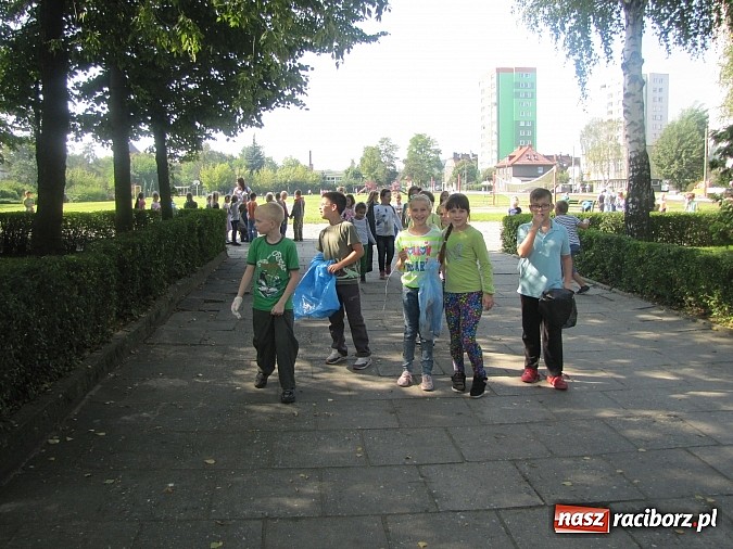 Zdjęcie w galerii na portalu naszraciborz.pl: Raciborzanie sprzątają swój mały świat! wiadomości z regionu