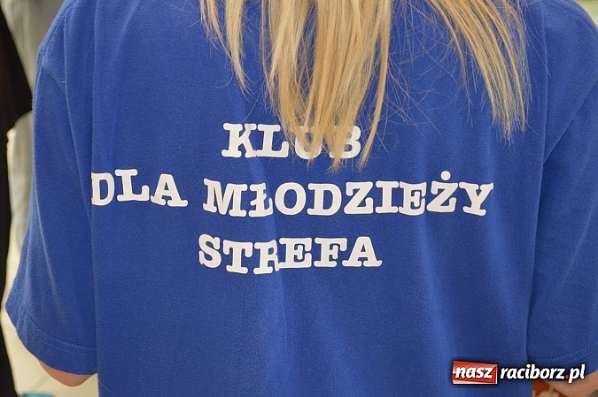 Zdjęcie w galerii na portalu naszraciborz.pl: Strefa zaprezentowała się w Auchan wiadomości z regionu