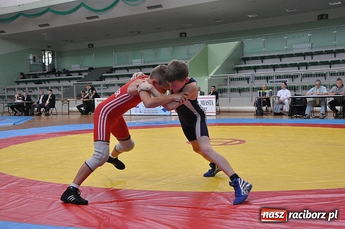 Zdjęcie w galerii na portalu naszraciborz.pl: Młodzi zapaśnicy rywalizowali w Arenie Rafako wiadomości z regionu