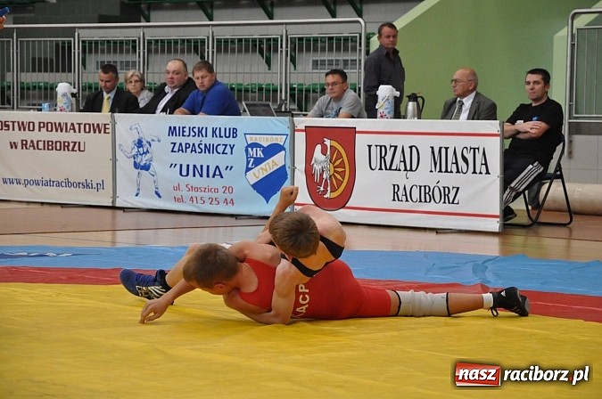 Zdjęcie w galerii na portalu naszraciborz.pl: Młodzi zapaśnicy rywalizowali w Arenie Rafako wiadomości z regionu