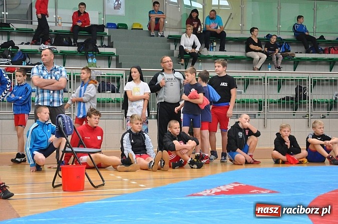 Zdjęcie w galerii na portalu naszraciborz.pl: Młodzi zapaśnicy rywalizowali w Arenie Rafako wiadomości z regionu