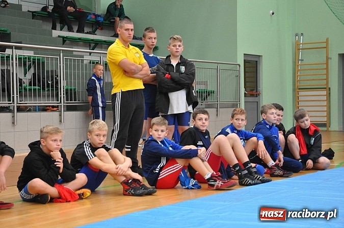Zdjęcie w galerii na portalu naszraciborz.pl: Młodzi zapaśnicy rywalizowali w Arenie Rafako wiadomości z regionu