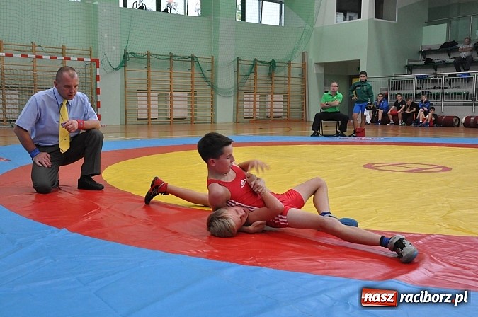 Zdjęcie w galerii na portalu naszraciborz.pl: Młodzi zapaśnicy rywalizowali w Arenie Rafako wiadomości z regionu