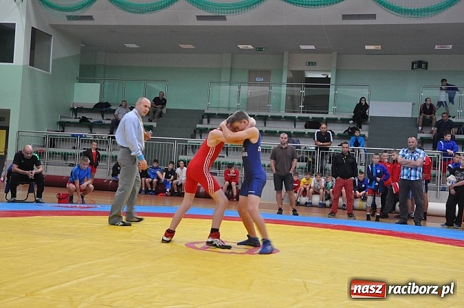 Zdjęcie w galerii na portalu naszraciborz.pl: Młodzi zapaśnicy rywalizowali w Arenie Rafako wiadomości z regionu