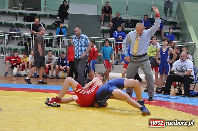 Zdjęcie w galerii na portalu naszraciborz.pl: Młodzi zapaśnicy rywalizowali w Arenie Rafako wiadomości z regionu