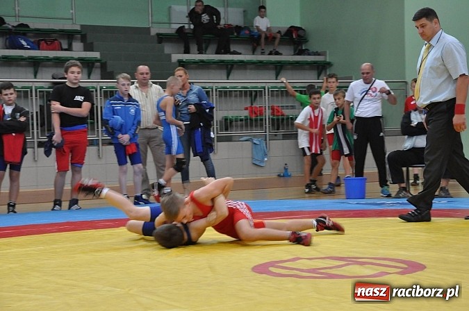 Zdjęcie w galerii na portalu naszraciborz.pl: Młodzi zapaśnicy rywalizowali w Arenie Rafako wiadomości z regionu
