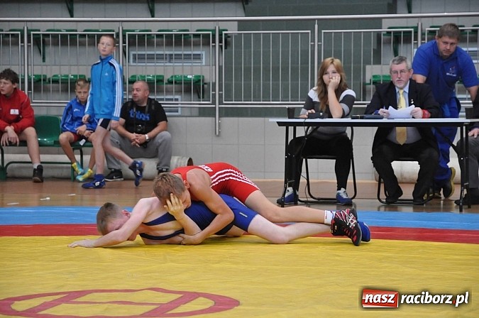 Zdjęcie w galerii na portalu naszraciborz.pl: Młodzi zapaśnicy rywalizowali w Arenie Rafako wiadomości z regionu