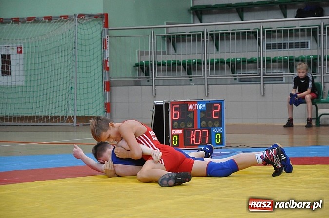 Zdjęcie w galerii na portalu naszraciborz.pl: Młodzi zapaśnicy rywalizowali w Arenie Rafako wiadomości z regionu