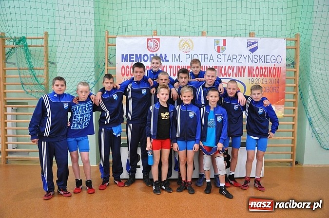 Zdjęcie w galerii na portalu naszraciborz.pl: Młodzi zapaśnicy rywalizowali w Arenie Rafako wiadomości z regionu