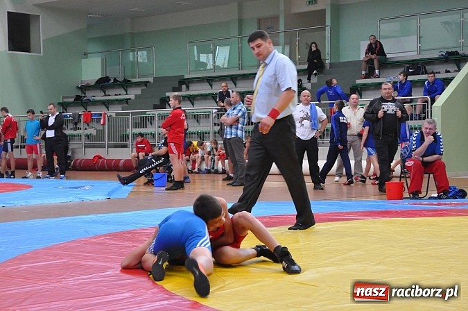 Zdjęcie w galerii na portalu naszraciborz.pl: Młodzi zapaśnicy rywalizowali w Arenie Rafako wiadomości z regionu